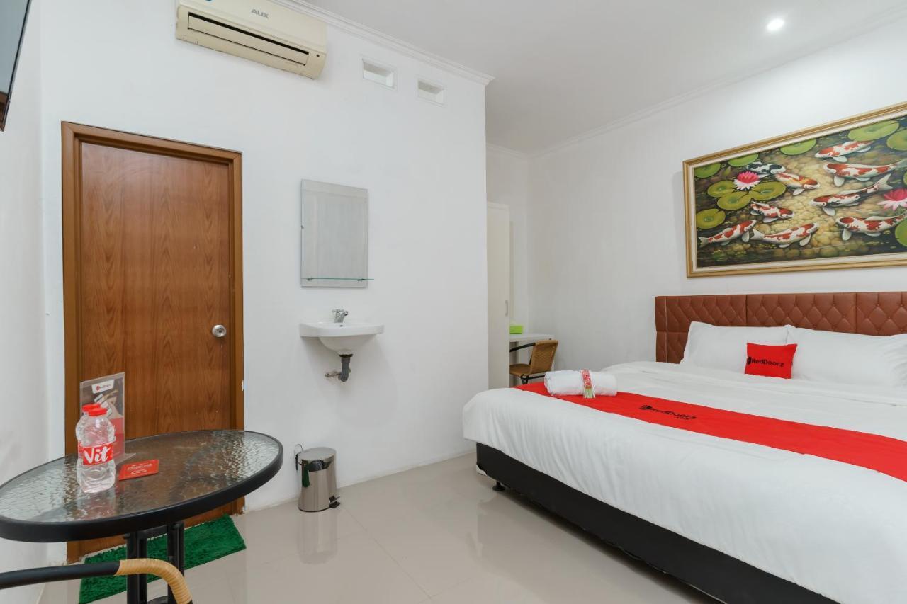 Reddoorz Syariah Near Universitas Borobudur Jakarta Extérieur photo